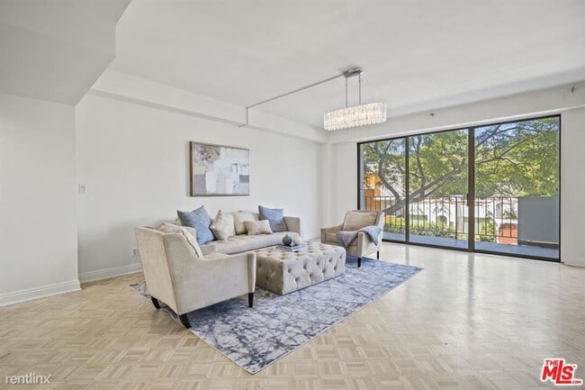 Building Photo - 2 br, 2 bath Condo - 818 N Doheny Dr Apt 205