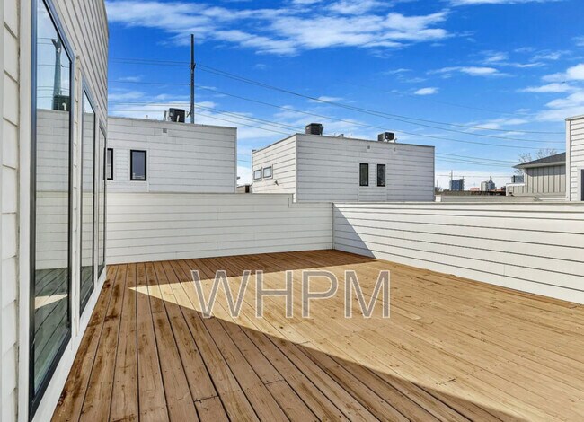 Foto del edificio - 1058C 2nd Ave S