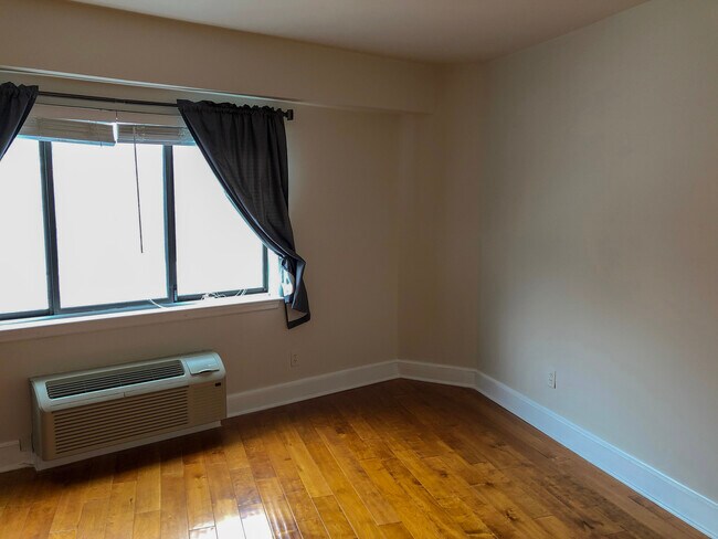 Nueva ventana de calefacción y unidades de aire acondicionado en las habitaciones - 1825 T St NW