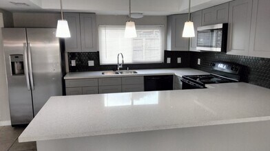 Building Photo - 15806 Val Verde Dr