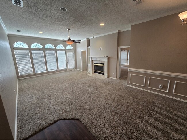 Building Photo - 2609 Classic Ct E