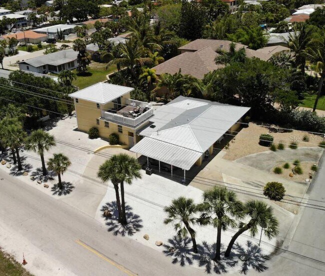 Foto del edificio - 301 Avenida Madera