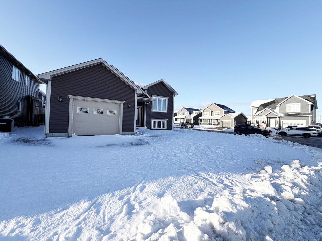 Primary Photo - 2 Sitka St