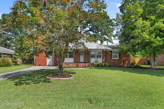 Building Photo - 106 Estate Dr