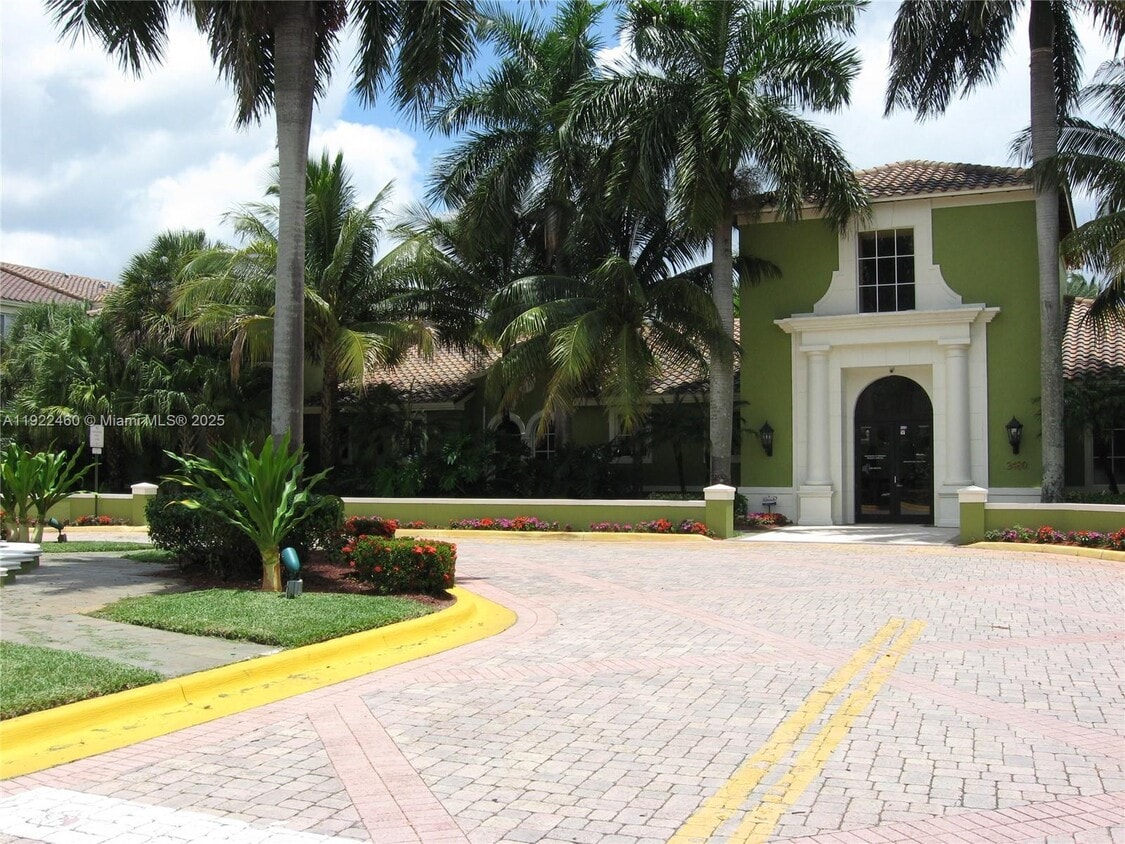 Primary Photo - 2090 W Preserve Way