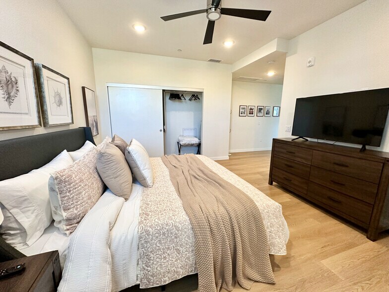 Nimitz Crossing - 3909 Voltaire St San Diego, CA 92107