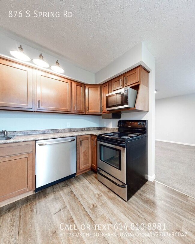Building Photo - Two Bedroom Apartment with Balcony- Wester...
