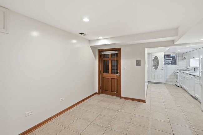 Building Photo - 5203 S Woodlawn Ave