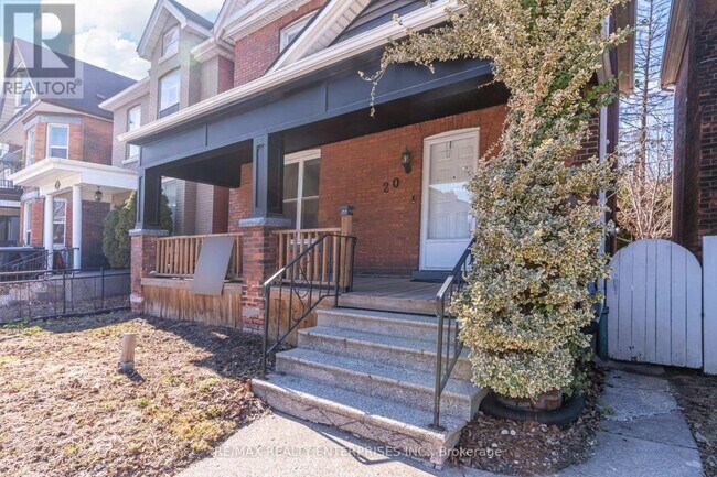 Photo du bâtiment - 20 Sherman Ave S