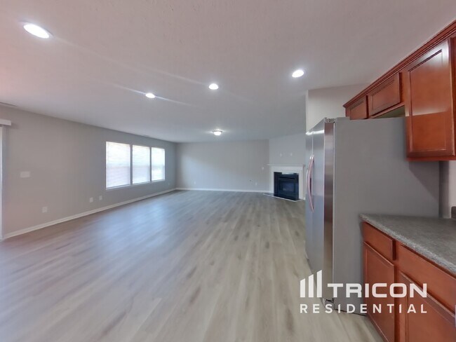 Foto del edificio - 8140 Carina Dr