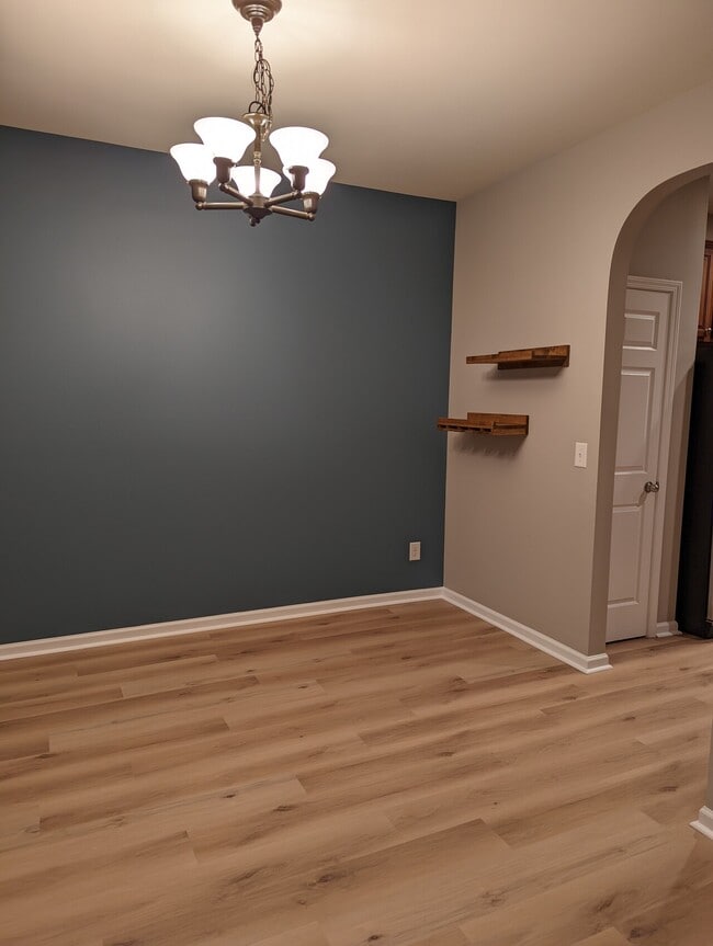 Building Photo - 208 Hammond Wood Pl