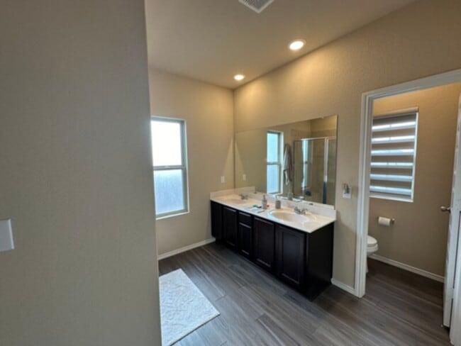 Building Photo - 3Br 2Fb 1HB