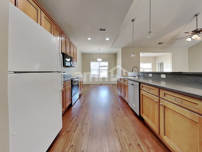 Building Photo - 7 Wyndham Dr