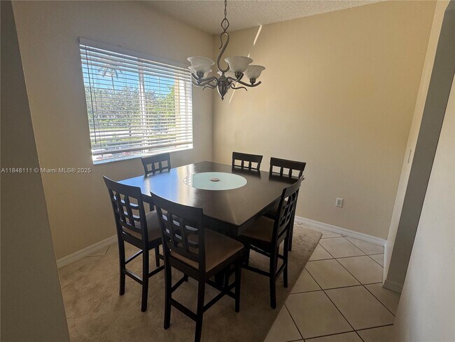 Foto del edificio - 7085 Nova Dr