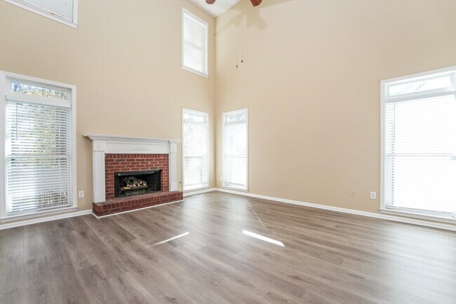 Foto del edificio - 430 Golden Meadows Ln