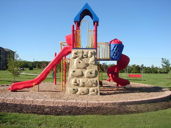 Foto del edificio - 300 E Peachtree Dr