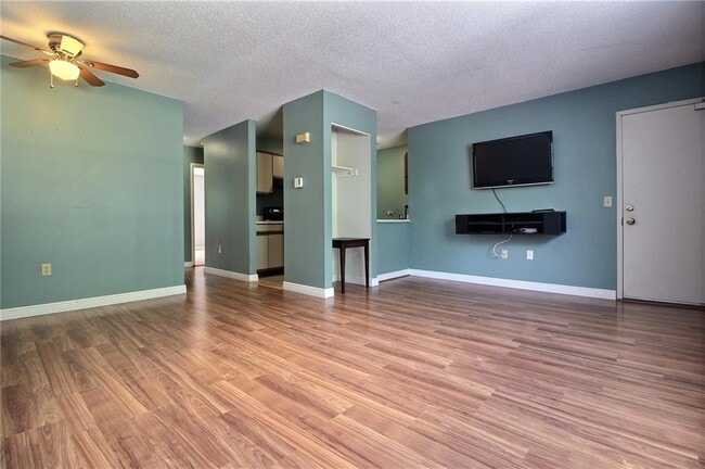 Building Photo - 9 Apache Dr
