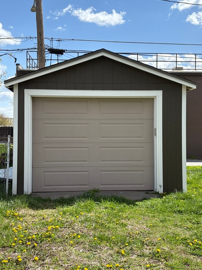 Building Photo - 1007 E 21st Ave