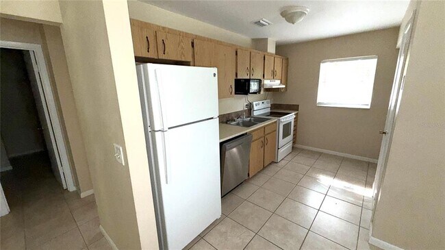Building Photo - 215 E Hibiscus Dr