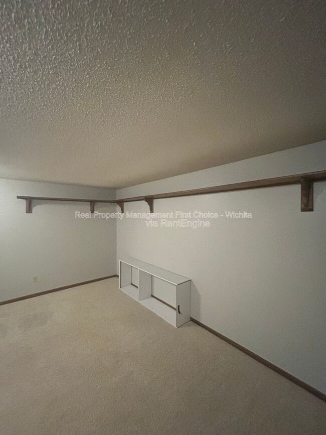 Building Photo - 2405 S Capri St