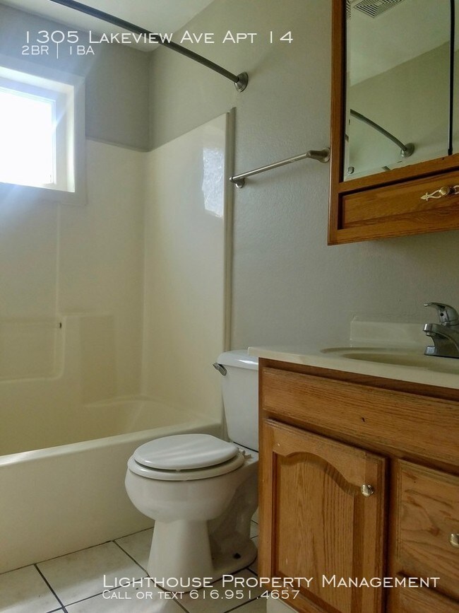 Building Photo - Two Bedroom Apartment in Battle Creek