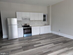 Building Photo - 305 Evesham Ave W