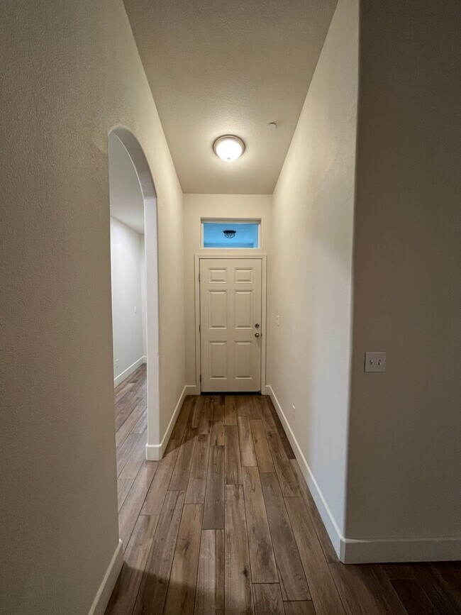 Building Photo - NEW CORNER LOT HOME Move In Ready!!!!