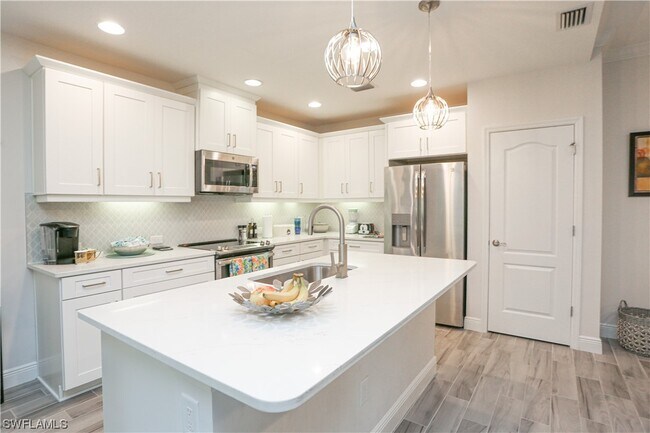 Building Photo - 6940 Avalon Cir