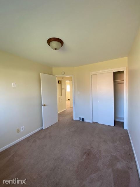 Building Photo - 3 br, 1.5 bath House - 14420 Lincoln St