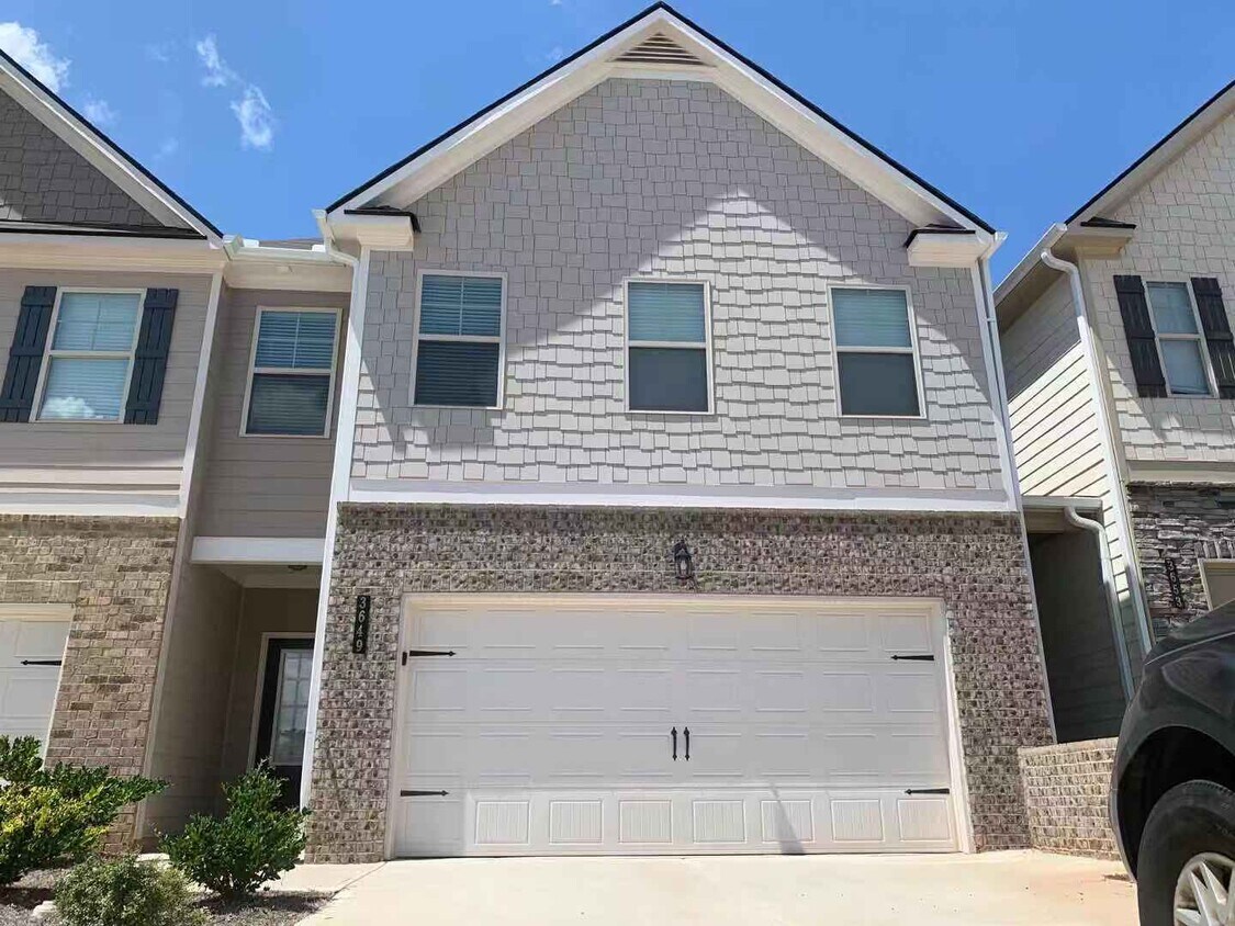 Foto principal - 3649 Prospect Point Dr