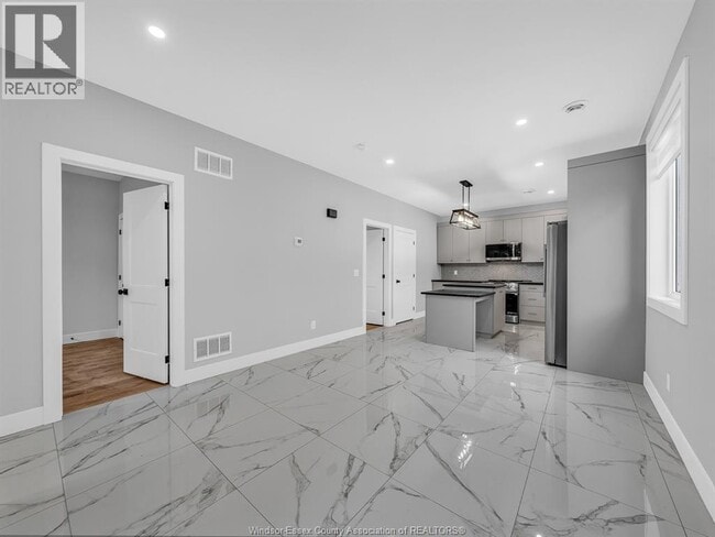 Building Photo - 298 George St