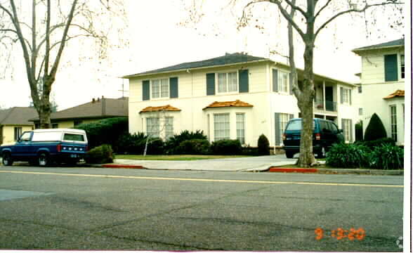 Building Photo - 459 Duane St