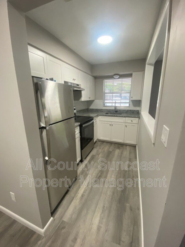Foto del edificio - 805 60th St N