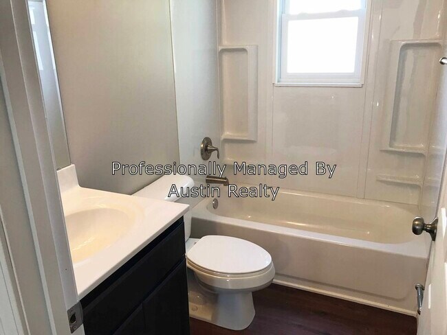 Building Photo - 1108 Irvington Ct