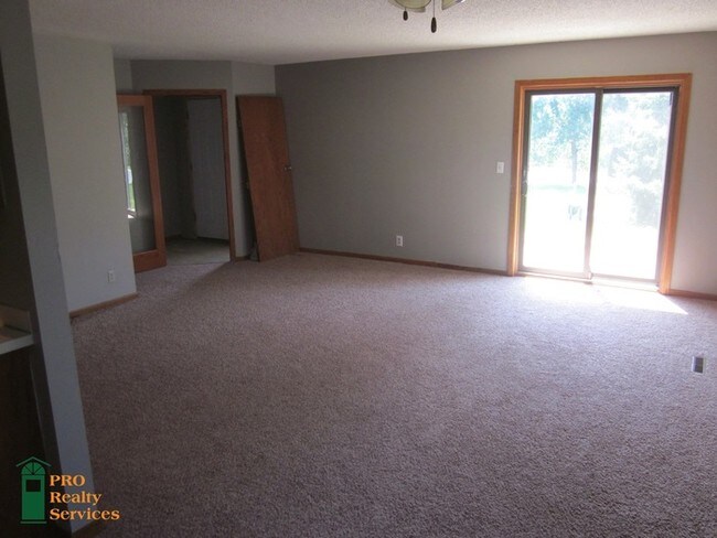 Building Photo - 3 bedroom Townhome