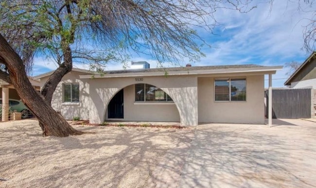 Building Photo - 5530 W La Reata Ave