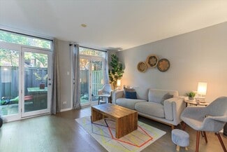 Building Photo - 2744 N Janssen Ave