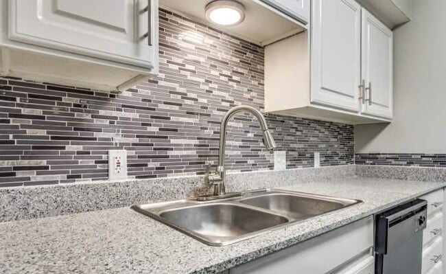 Building Photo - 3 bedroom in North Richland Hills TX 76180