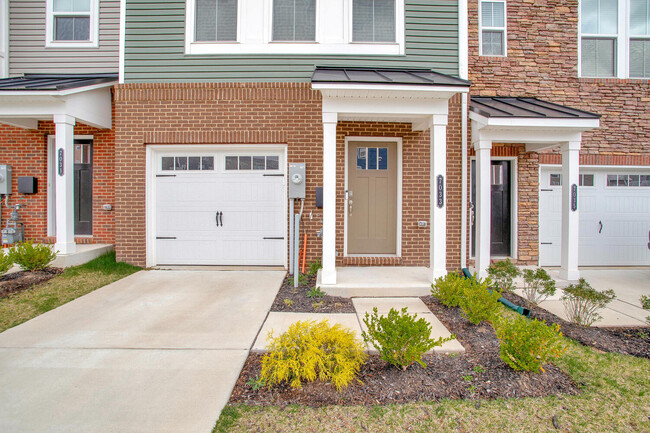 Building Photo - 7033 Fox Glove Ln