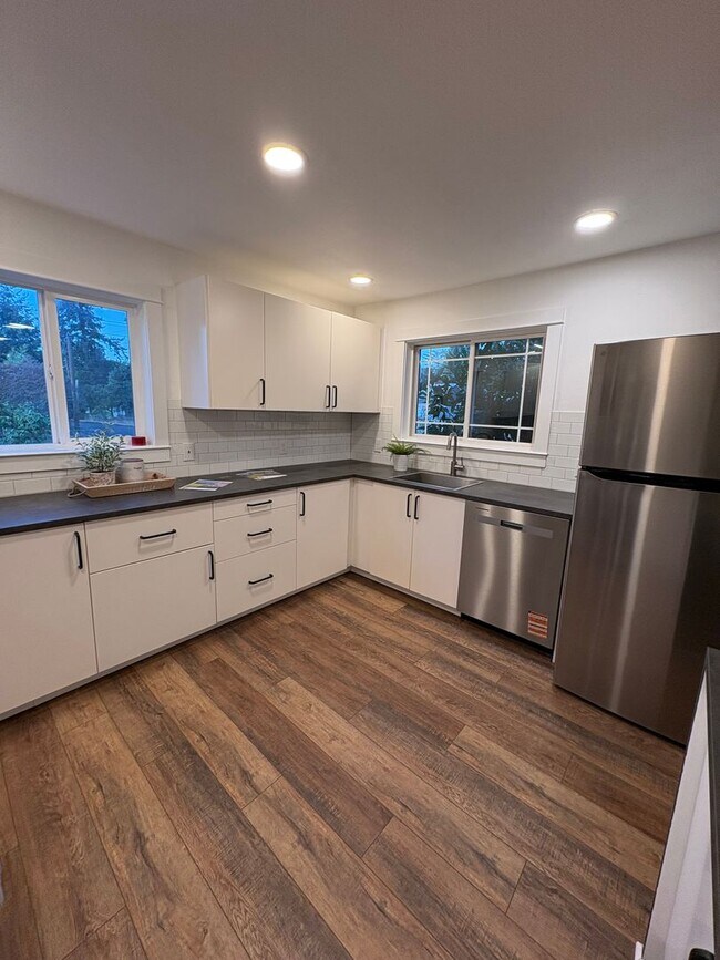 Building Photo - 4563 NE 47th Ave