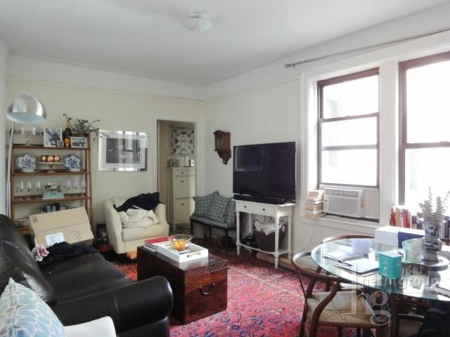 Primary Photo - 214 W 11th St