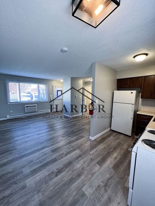 Building Photo - Renovated 1 Bedroom 1 Bath - SPECIAL: Lower rent for a 6 month Lease
