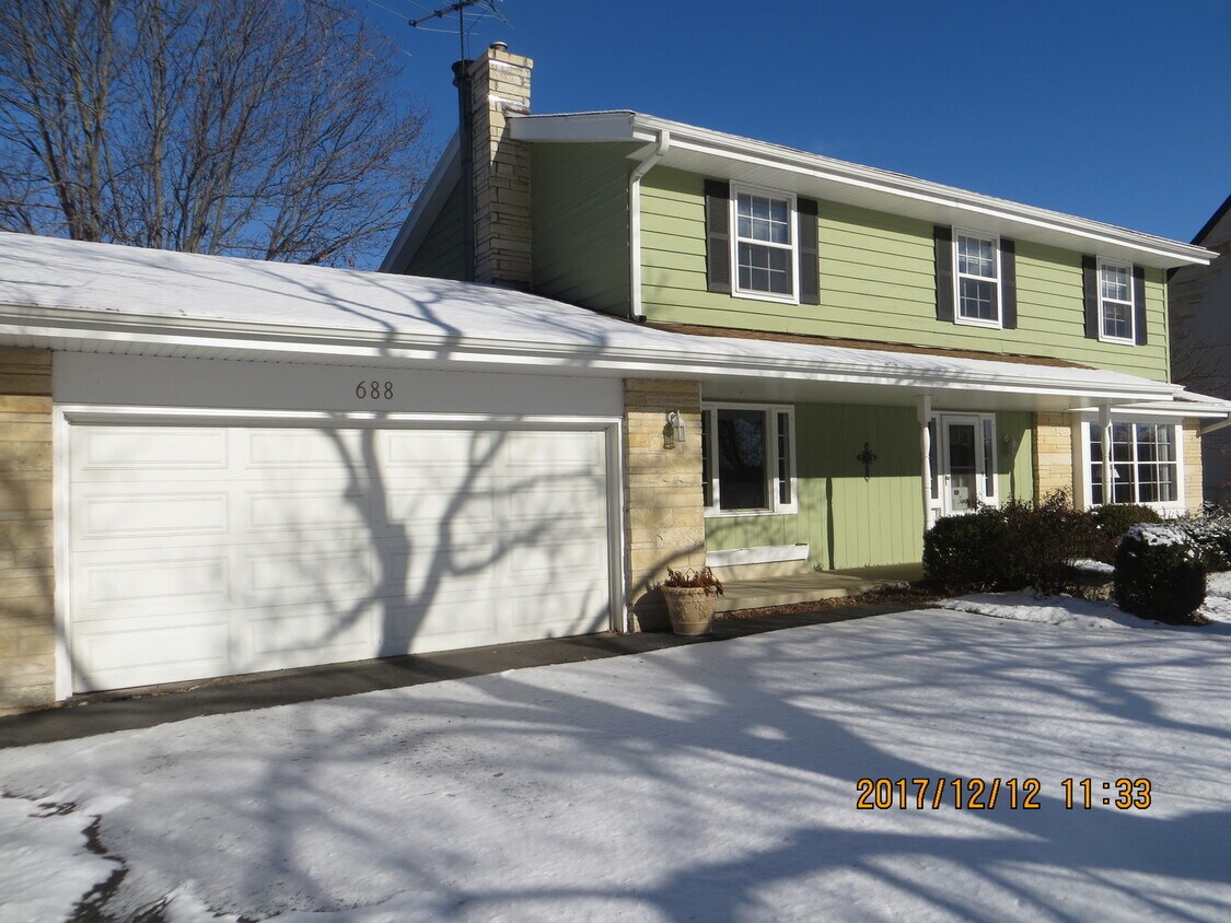 Foto principal - 688 W Deerpath Rd