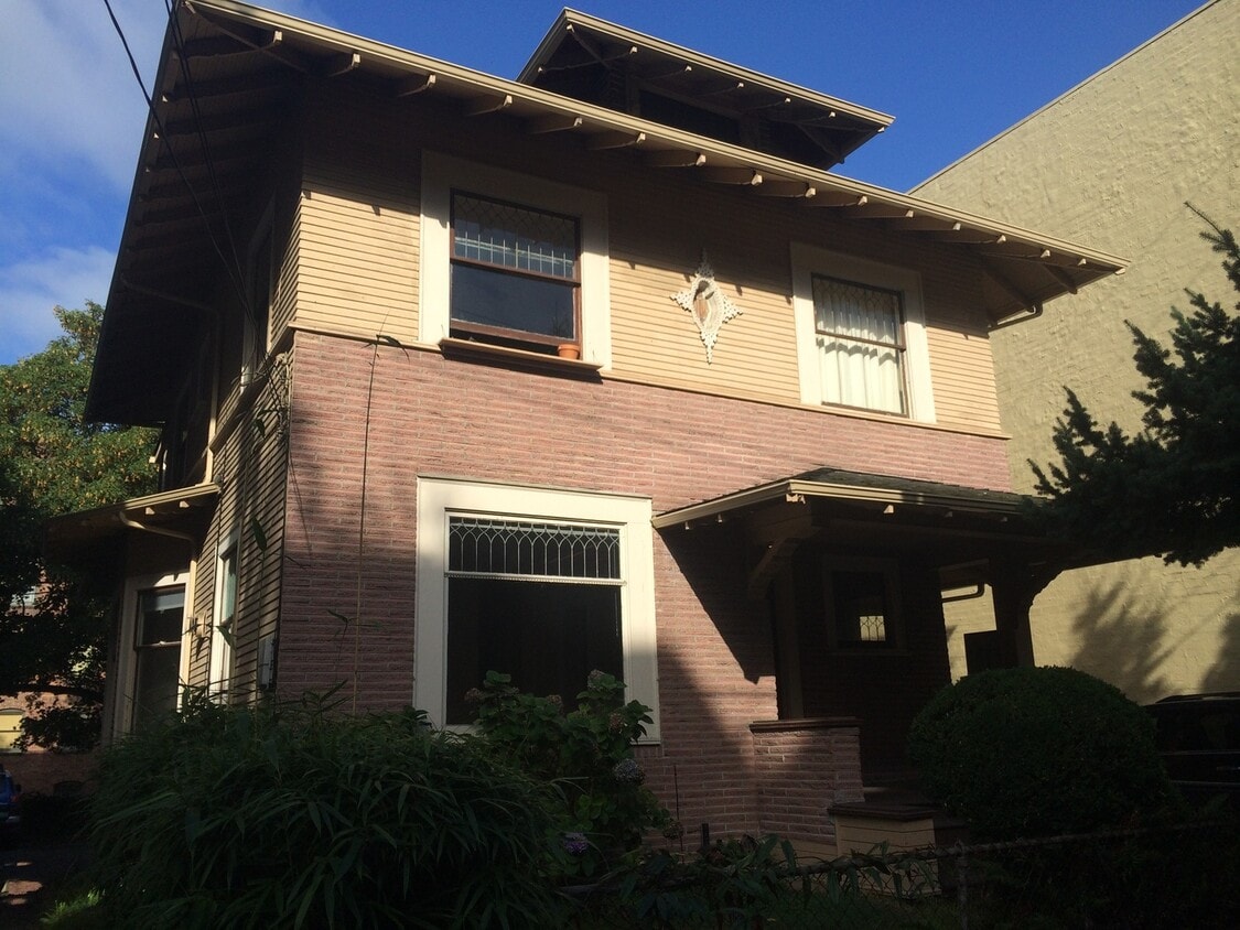 Primary Photo - Capitol Hill Duplex 2 BR