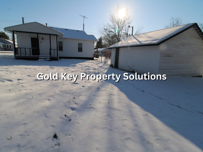 Foto del edificio - MUNCIE 3 BR 1 BA House with Garage and Covered Porch (SECTION 8 APPROVED)