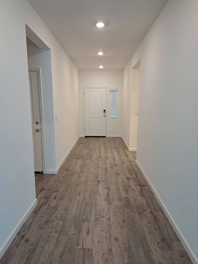 Foto del edificio - This Smart Home in Dixon is Luxurious with...