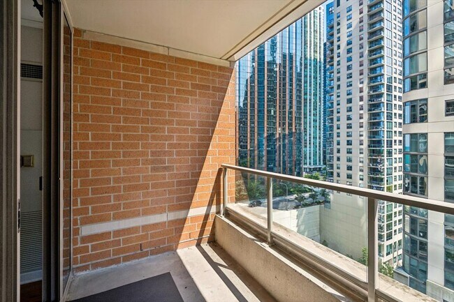 Foto del edificio - 420 E Waterside Dr