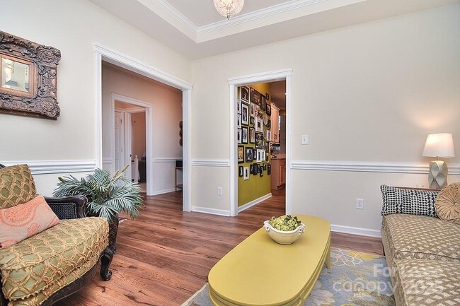 Building Photo - 1116 Sarandon Dr