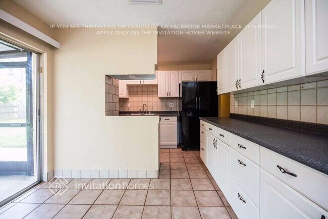 Foto del edificio - 9064 Hamlin Rd W