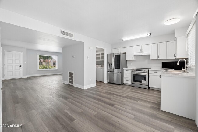 Foto del edificio - 5942 N 83rd St